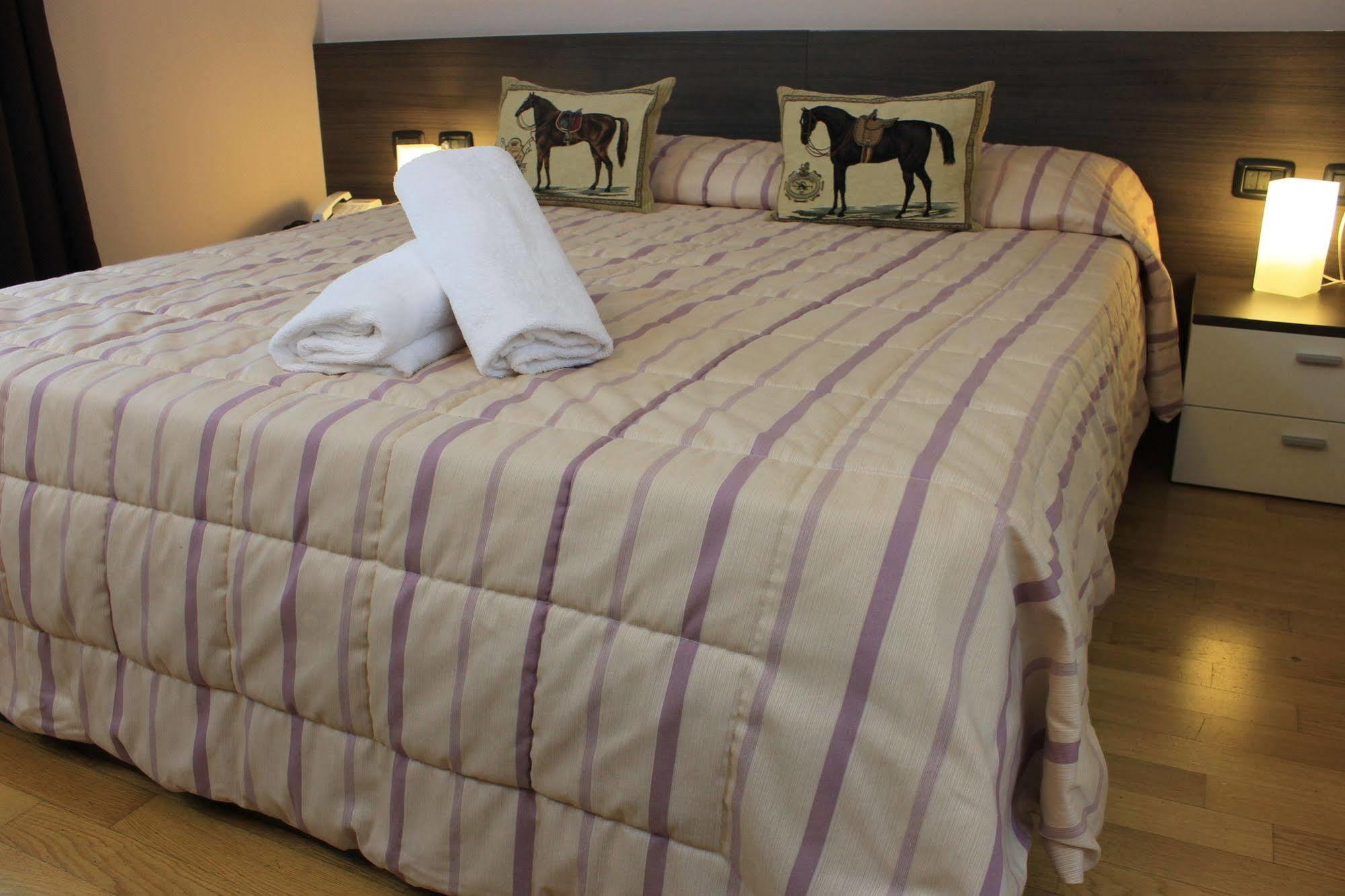 Eq Hotel Travagliato Ngoại thất bức ảnh