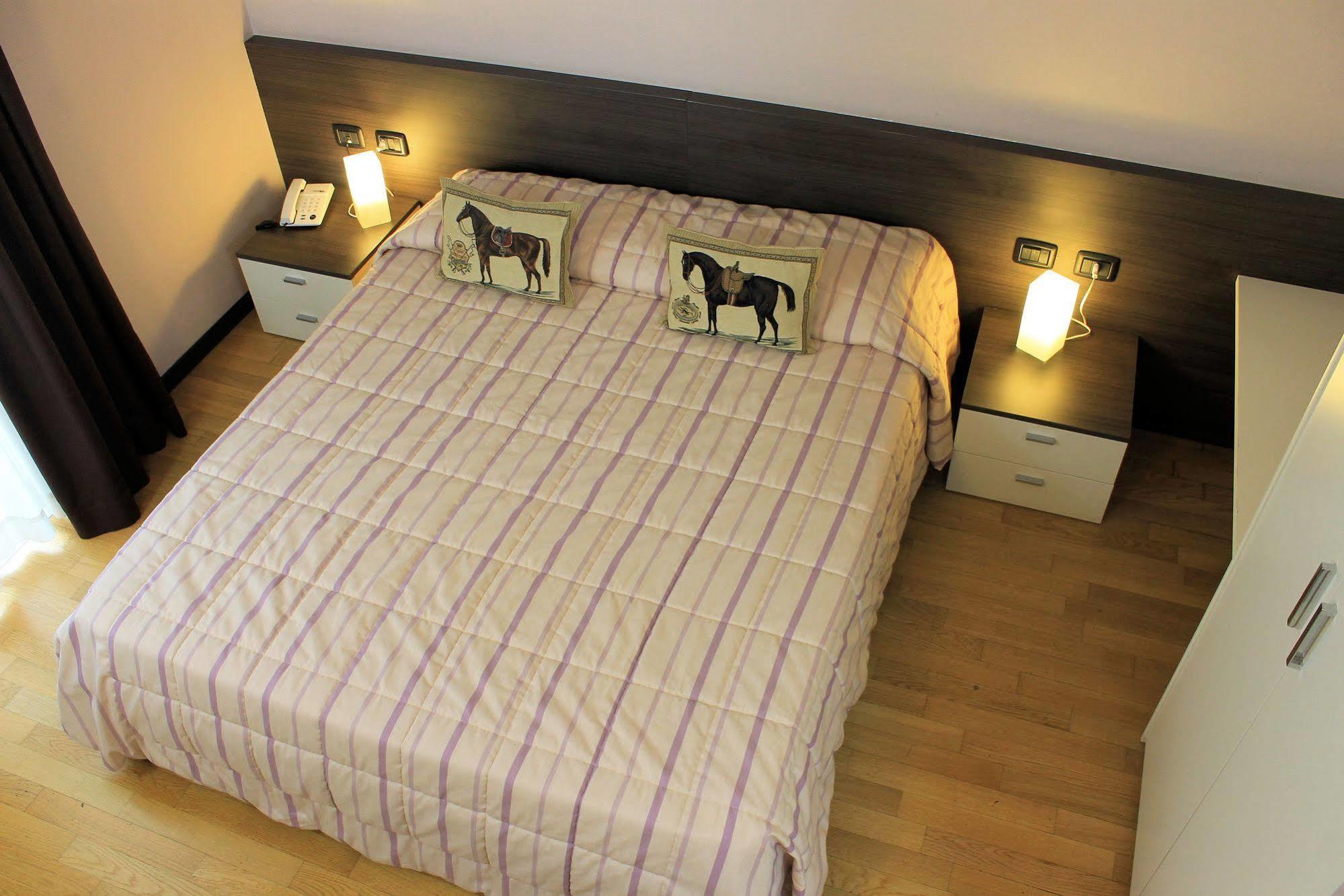 Eq Hotel Travagliato Ngoại thất bức ảnh